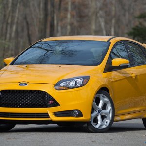 10-vw-gti-ford-focus-st-comparison.jpg