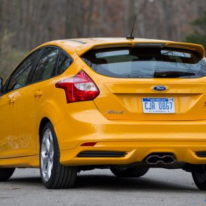 12-vw-gti-ford-focus-st-comparison.jpg