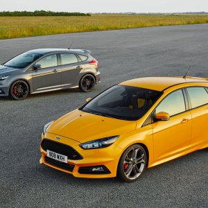 2015-Ford-Focus-ST-front-three-quarter2.jpg