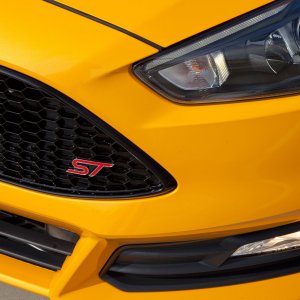 2015-Ford-Focus-ST-grille.jpg