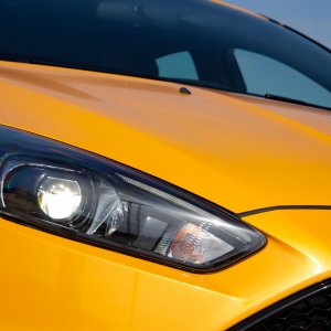 2015-Ford-Focus-ST-headlight.jpg