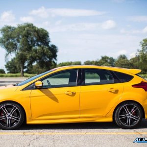 2016-ford-focus-st-profile.jpg