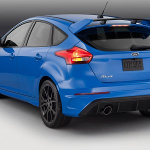 16FordFocusRS_03_HR.jpg